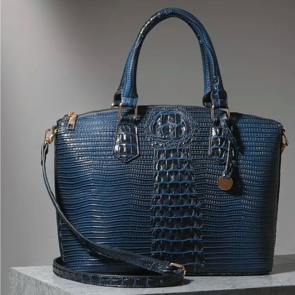 Luxury leather Crocodile Pattern Handbag - Picture 3 of 5